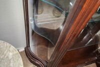 Ergonomic curio cabinet furniture with curved glass